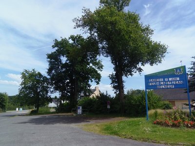 Aire pour camping cars de Guenrouet - canal de Nantes à Brest_1