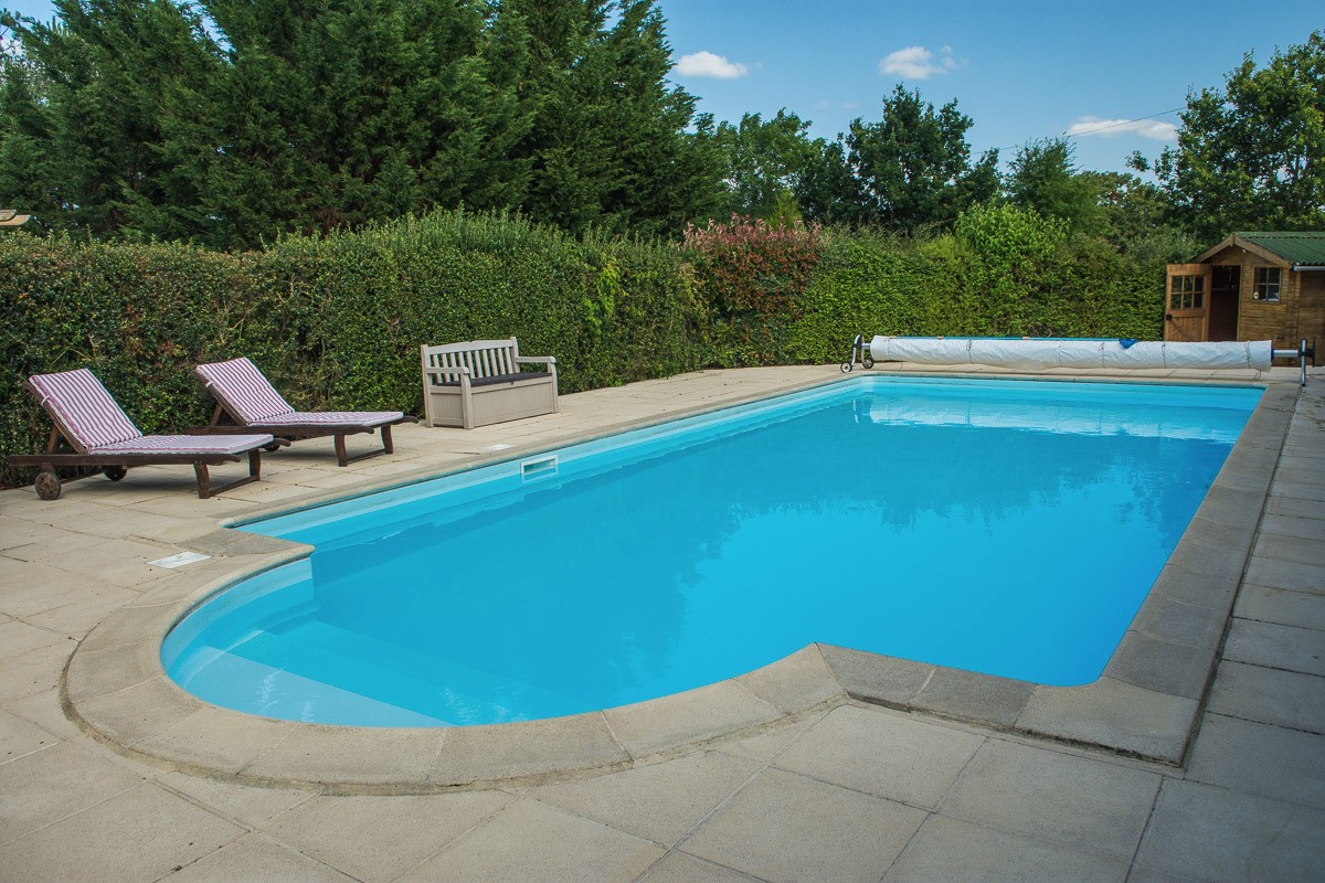 60368 - La Piscine vue de l'entrée