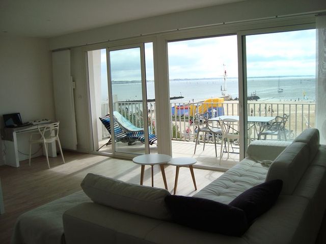 Appartement 4 personnes - plage du Nau au Pouliguen - séjour avec vue mer_1