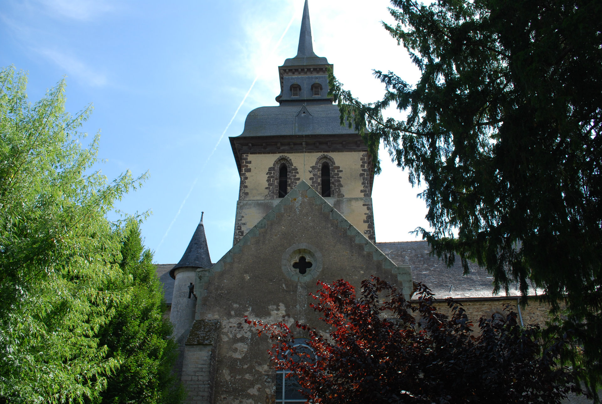 Eglise abbatiale saint-gildas-des-bois_1