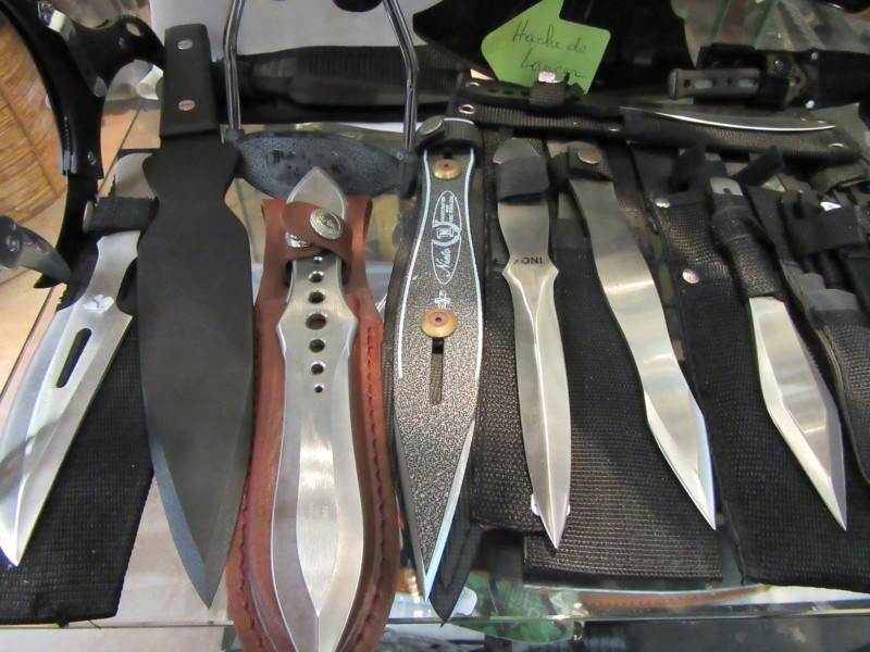 Guérande intra-muros, Aux remparts de Guérande, art médiéval - lancer de couteau_1