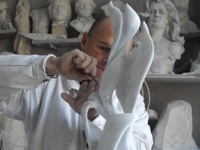 Sculpteur travaillant le marbre_1