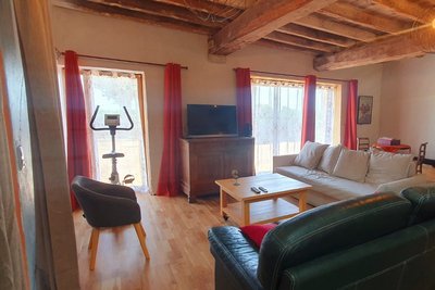 351747 - Salon coin TV et vélo appartement