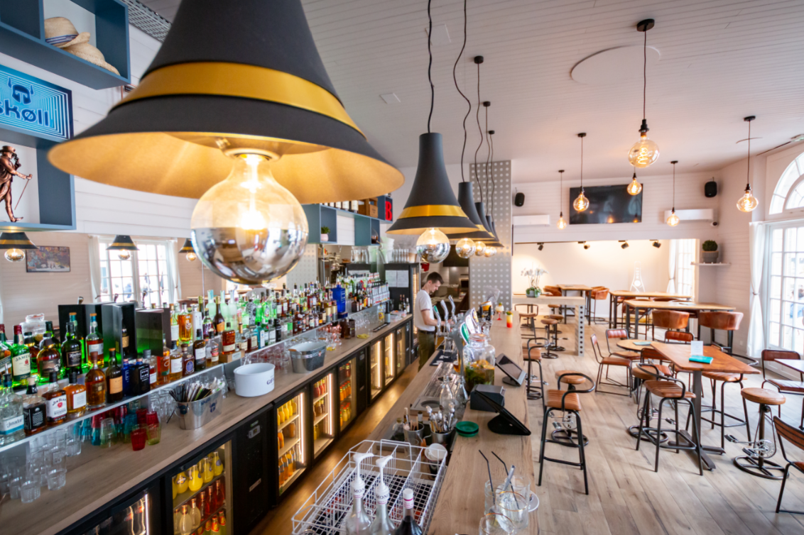 Salle du bar le Bahia à Pornic_1