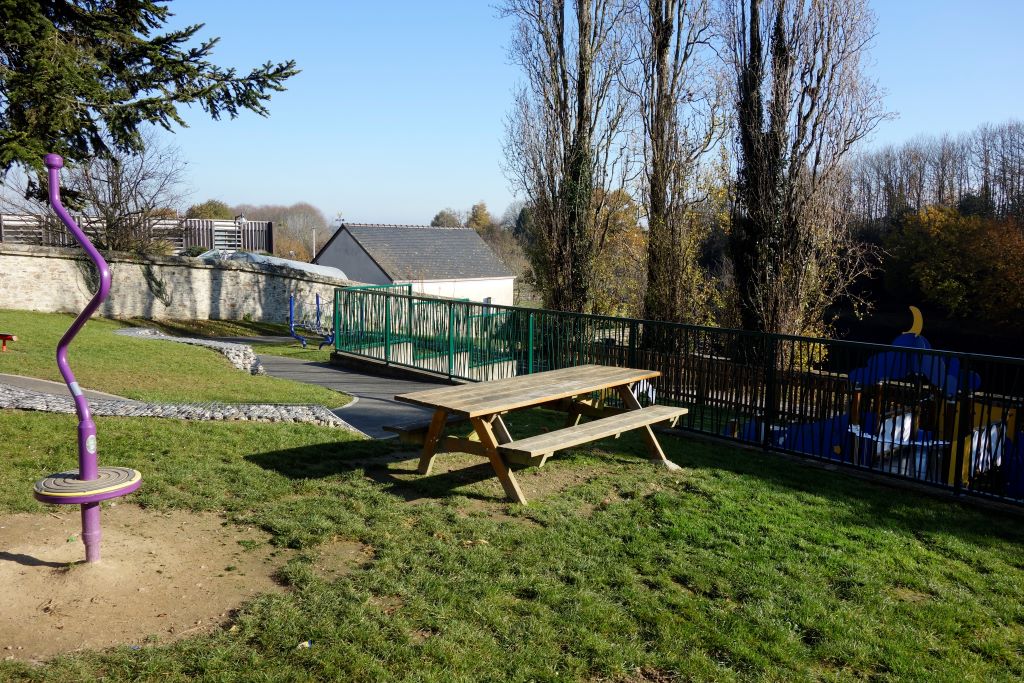 table pique nique etang VIGNEUX