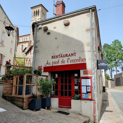 restaurant au pied de l'escalier 2