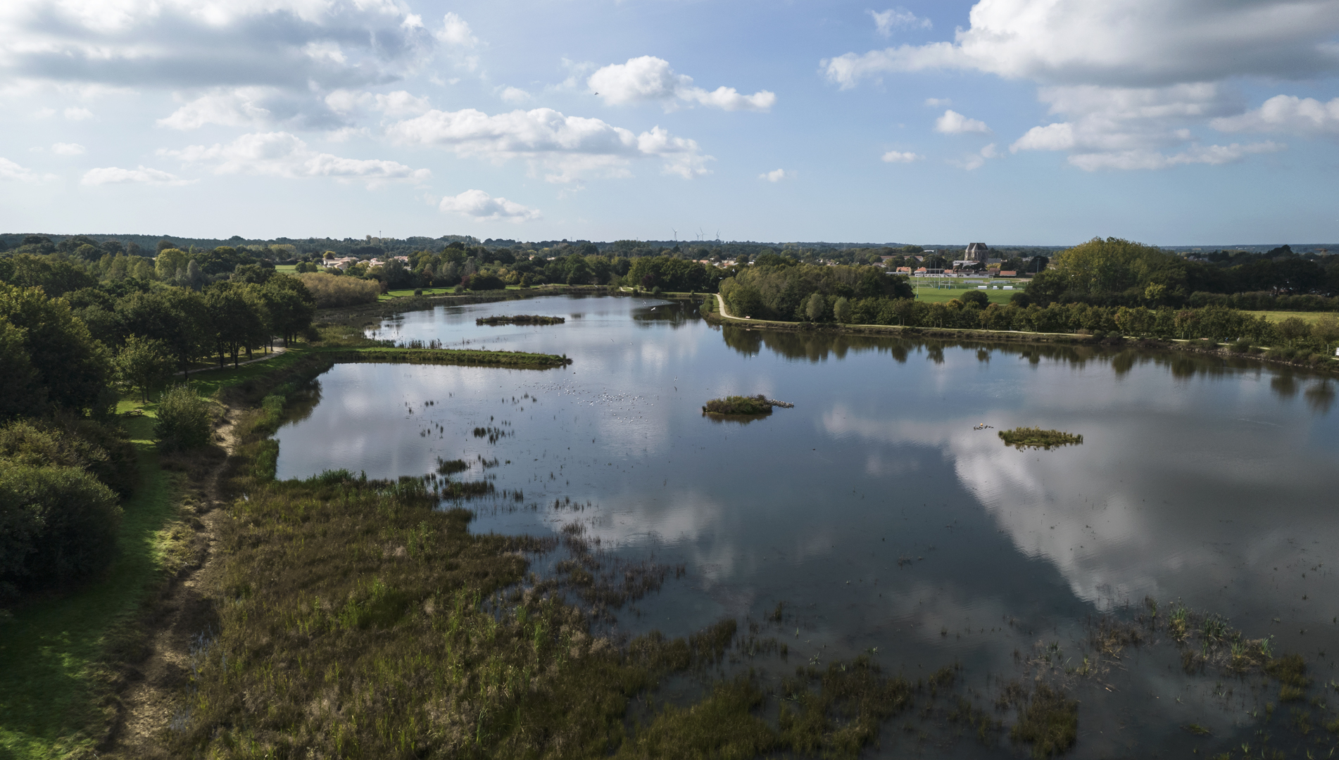 saintpereenretz-etanggrandfay-vueetang-bd-ddufour-2021-10121_1